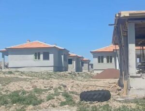 BEKARLAR KÖYÜ;İSKAN EVLERİNDE SORUMLULAR KİM?